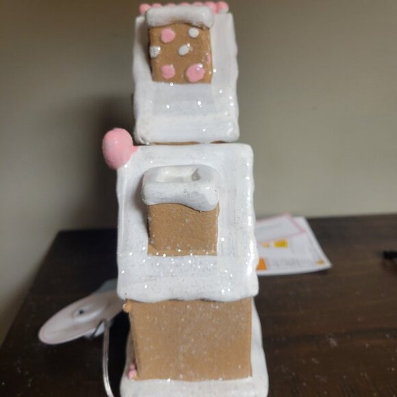 Valentines day gingerbread house - Picture 6 of 6